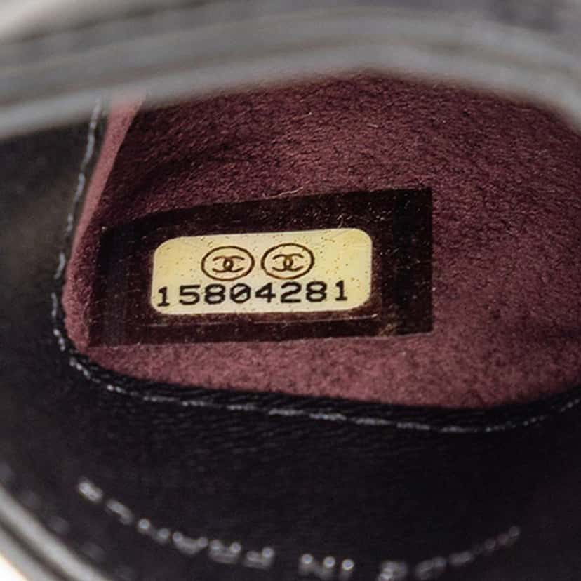 Chanel CC Quilted Lambskin Card Holder Black Leather Very good condition - Box View