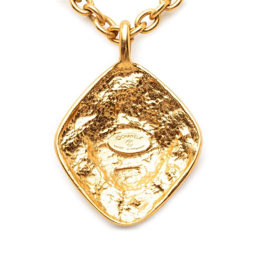 Chanel CC Gold Plated Rhombus Medallion Pendant Necklace Gold Metal Very good condition - Back View