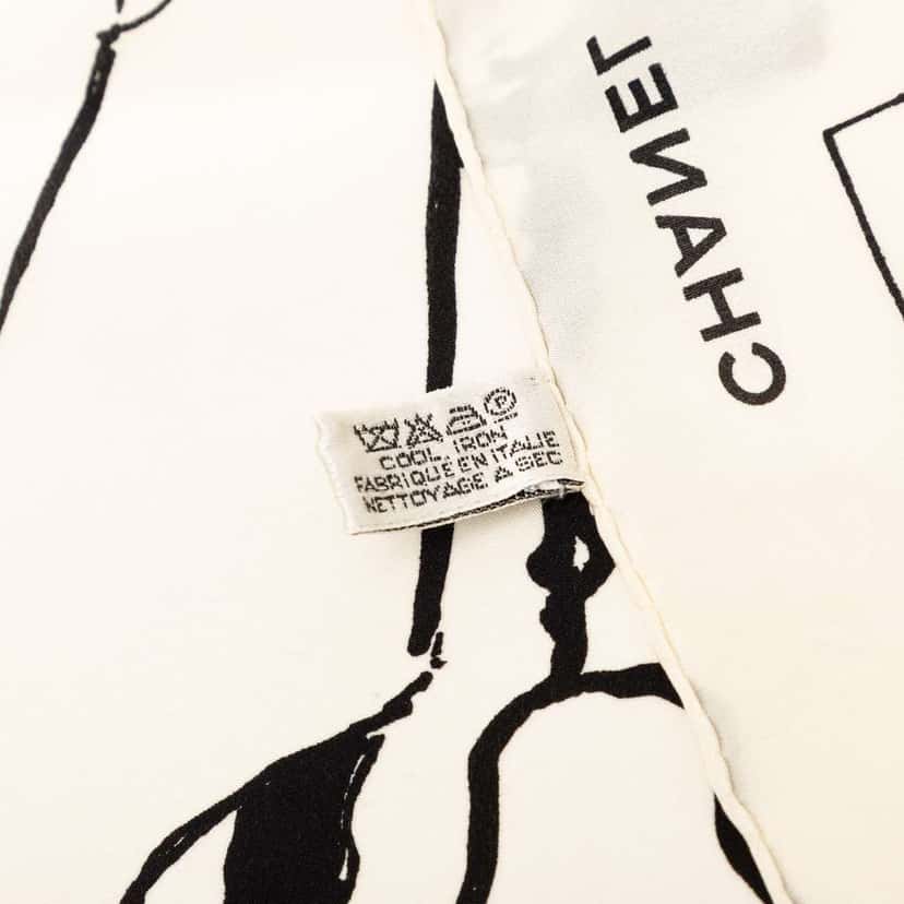 Chanel CC French Cafe Silk Scarf White Silk Very good condition - Model View