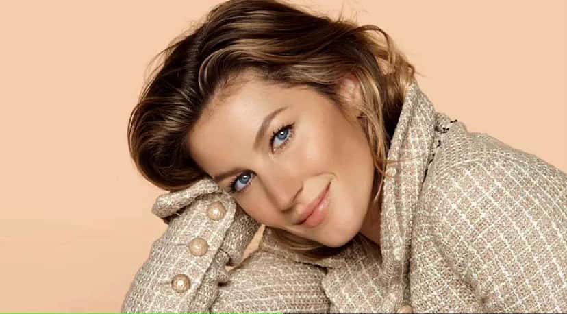 Chanel Classic Tweed Jacket with Pearl Buttons Beige Pearl Very good condition - Back View