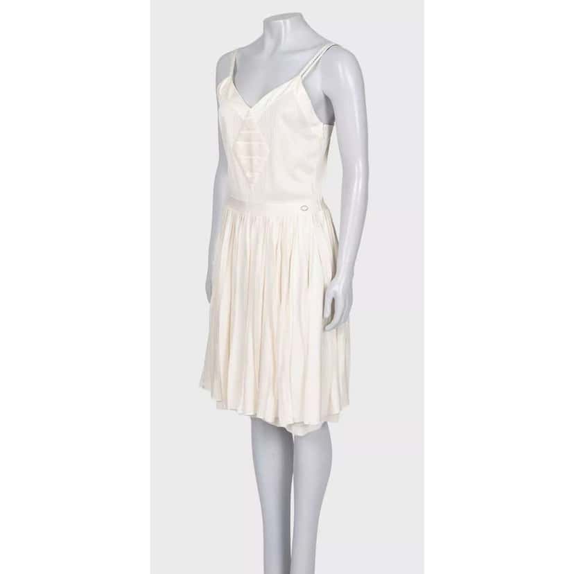 Chanel Dress | White Silk Good condition - Back View