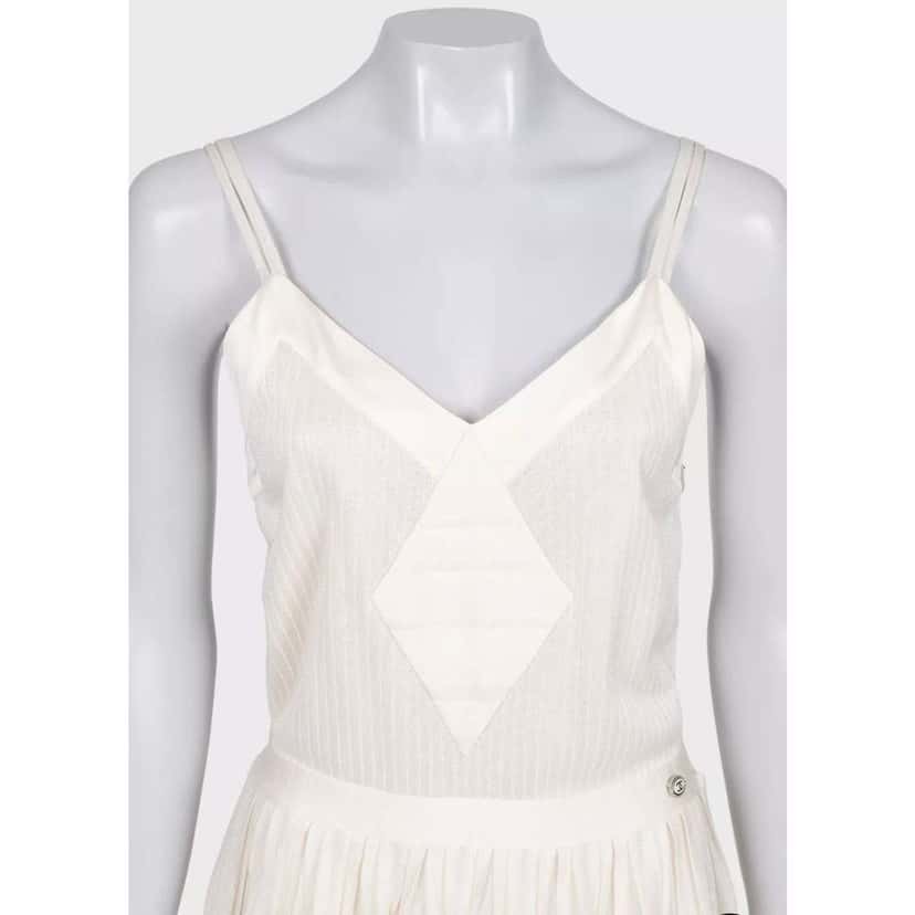 Chanel Dress | White Silk Good condition - Model View