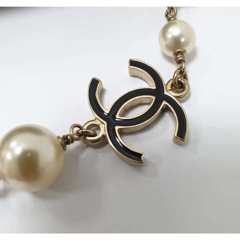 Chanel 2010 CC Necklace Gold Lace Very good condition - Model View