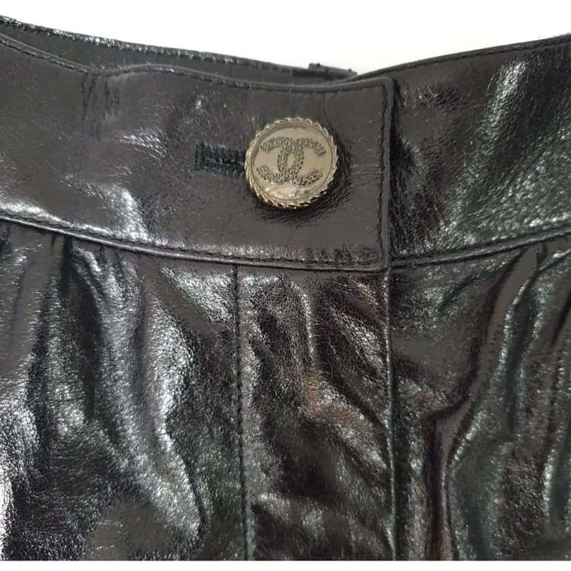 Chanel Camellia CC logo Shorts Black Leather Very good condition - Inside View