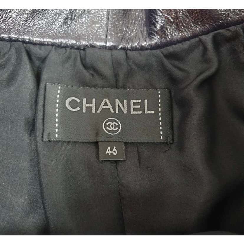 Chanel Camellia CC logo Shorts Black Leather Very good condition - Model View