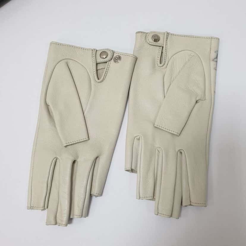 Chanel Lambskin Fingerless Gloves Black Never worn, with tag - Inside View