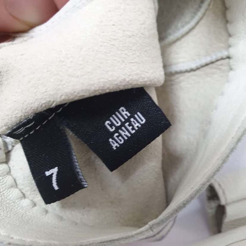 Chanel Lambskin Fingerless Gloves Black Never worn, with tag - Model View