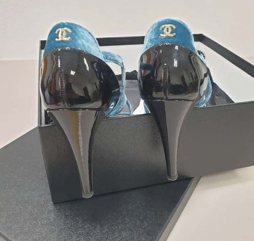 Chanel Sandals Blue Velvet Very good condition - Box View