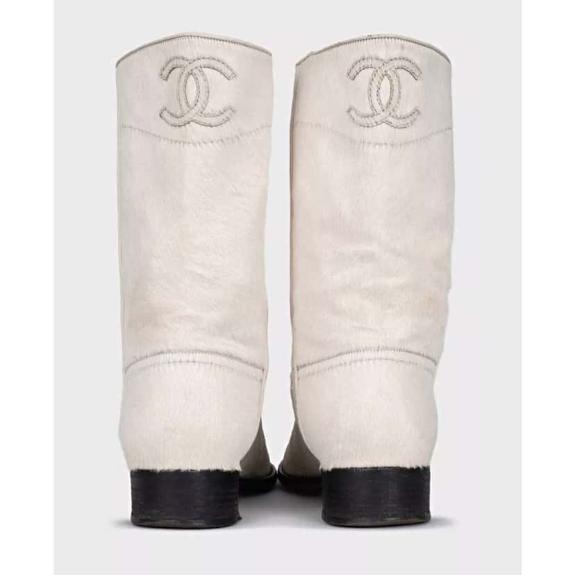 Chanel Textured Logo Boots White Leather Good condition - Model View