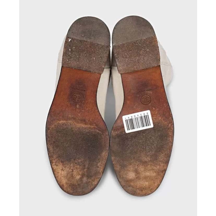 Chanel Textured Logo Boots White Leather Good condition - Box View