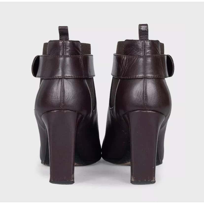 Chanel Ankle Boots, Logo Brown Leather Very good condition - Model View