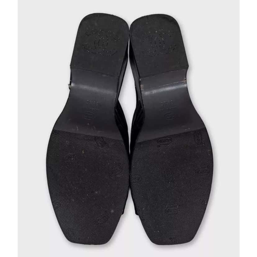 Chanel CC Logo Sandals Black Leather Very good condition - Box View