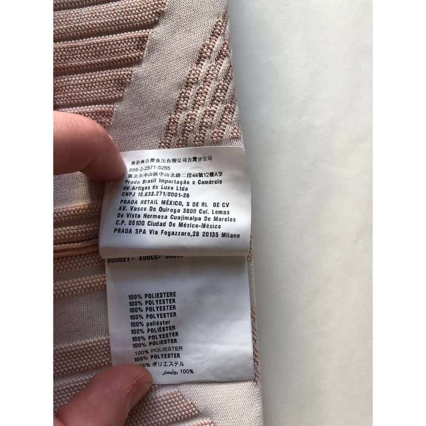 Prada Embossed Pencil Skirt Beige Very good condition - Model View