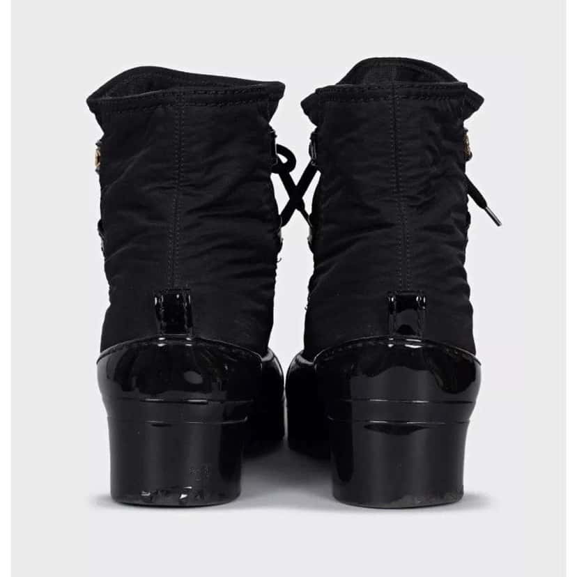 Chanel Lace Up Rubber Boots Black Lace Good condition - Model View