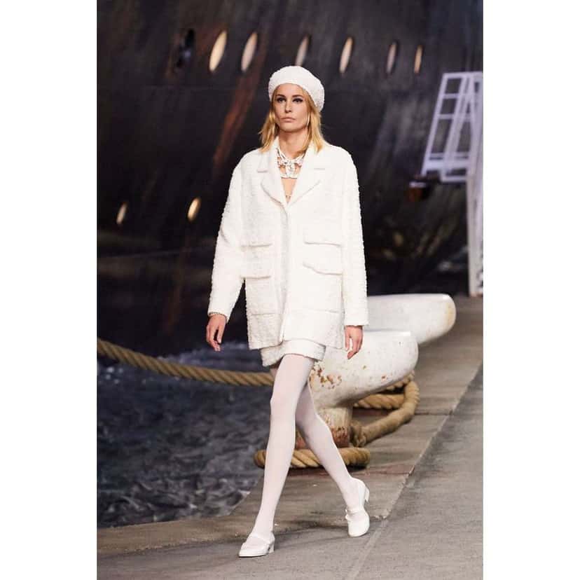 Chanel Mini Skirt Black Tweed Very good condition - Back View