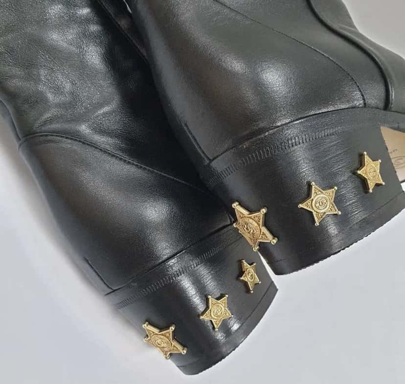 Chanel Paris Dallas Cap Toe Thigh Black Leather Very good condition - Model View