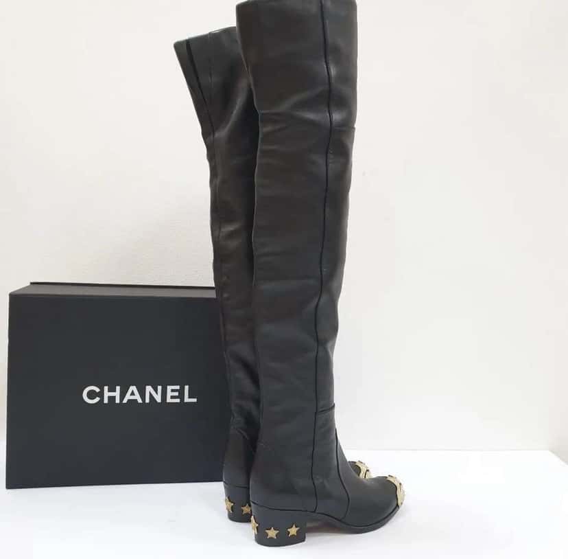 Chanel Paris Dallas Cap Toe Thigh Black Leather Very good condition - Box View