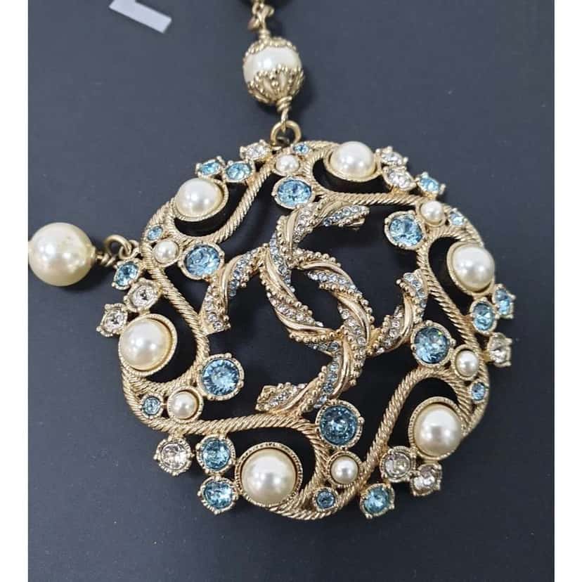 Chanel B19 Necklace Black Lace Very good condition - Model View