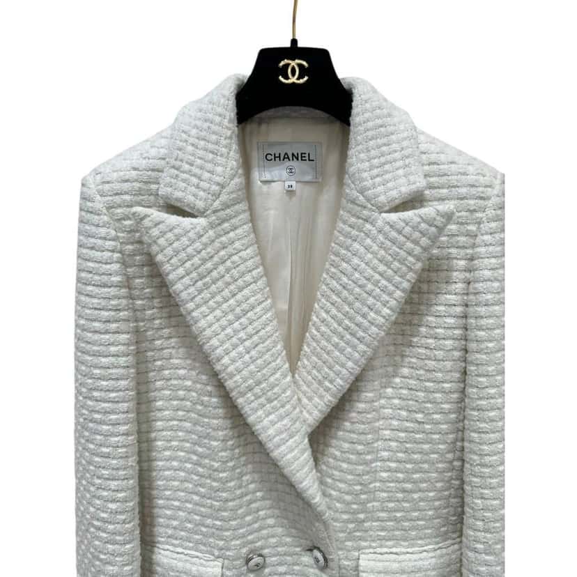 Chanel 2021 Double Breasted Blazer White Tweed Very good condition - Inside View