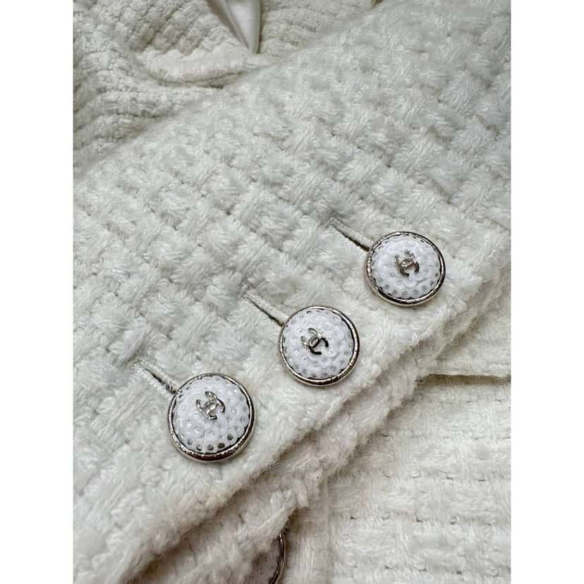 Chanel 2021 Double Breasted Blazer White Tweed Very good condition - Box View