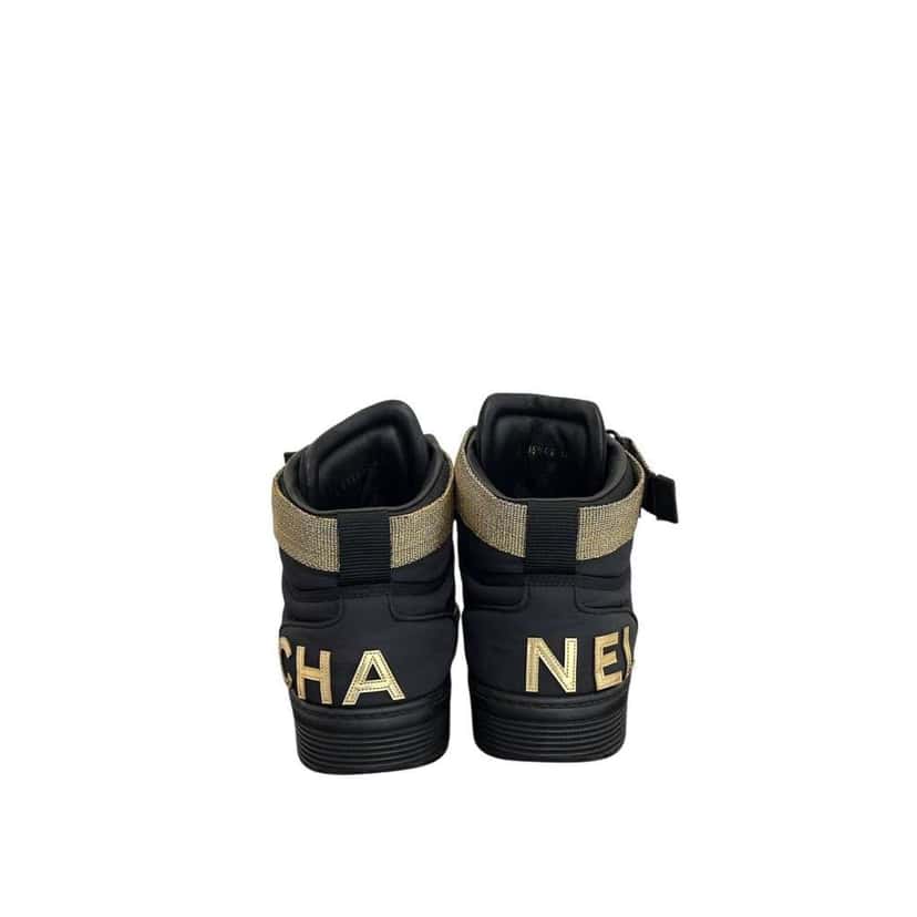 Chanel Interlocking CC Logo Sneakers Black Leather Very good condition - Model View