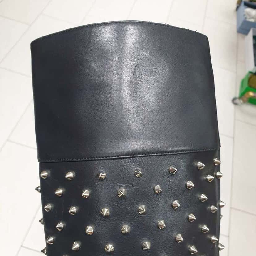 Christian Louboutin Studded Flat Knee Boots Black Leather Very good condition - Box View