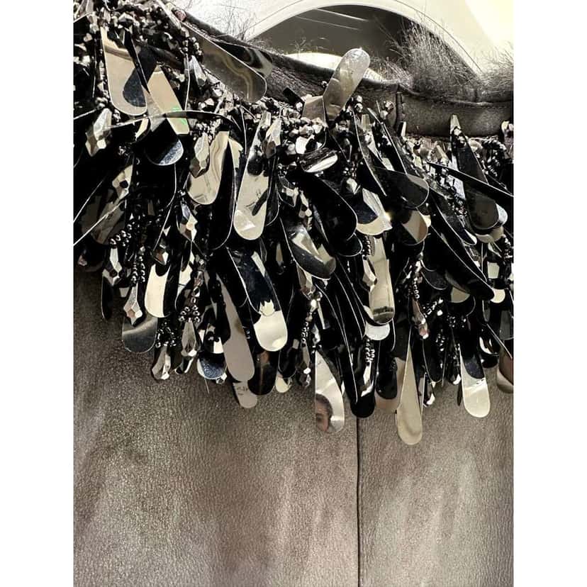 Prada Decorative Collar Coat Black Shearling Very good condition - Model View