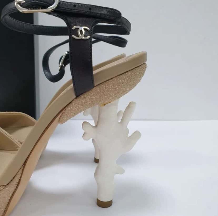 Chanel 2012 SAND HEEL SANDALS Beige Leather Very good condition - Back View