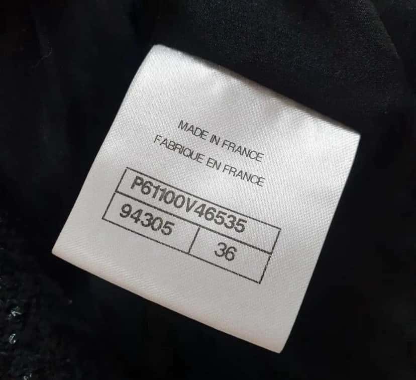 Chanel 19P METALLIC CC LOGO BUTTON Black Cotton Very good condition - Box View