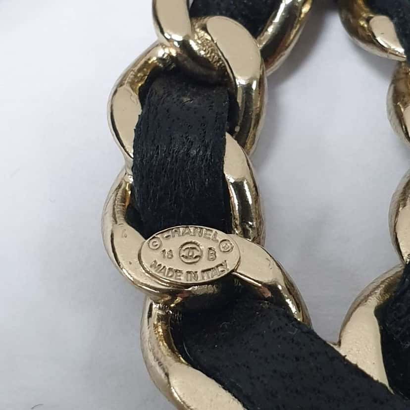 Chanel 18B CC Logo Champagne Brooch Gold Very good condition - Inside View