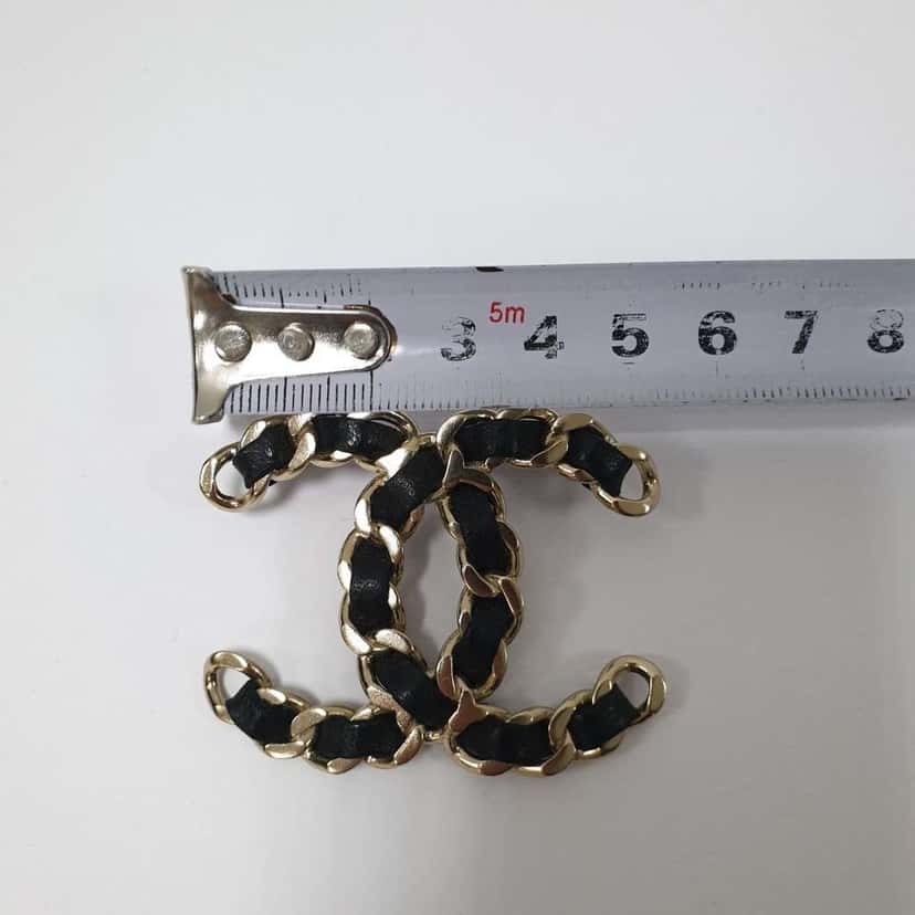 Chanel 18B CC Logo Champagne Brooch Gold Very good condition - Box View