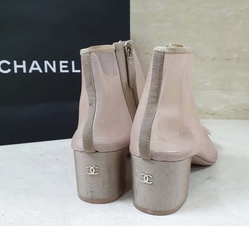 Chanel Mesh and Grosgrain Flower Cap Pink Leather Very good condition - Back View