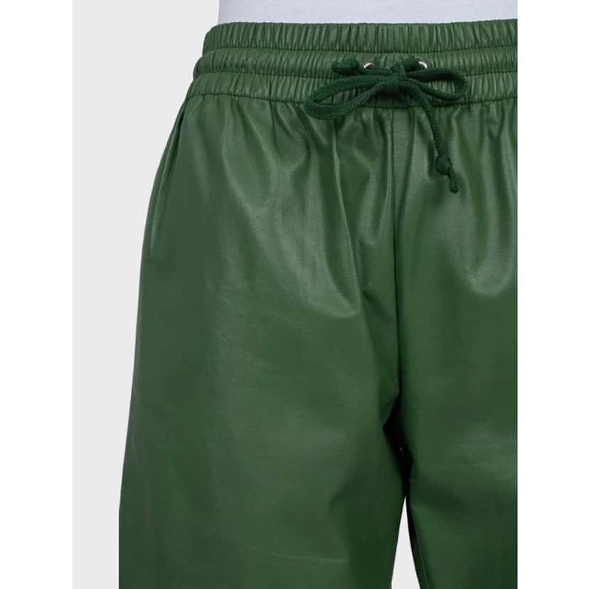 Celine Shorts Green Leather Very good condition - Model View