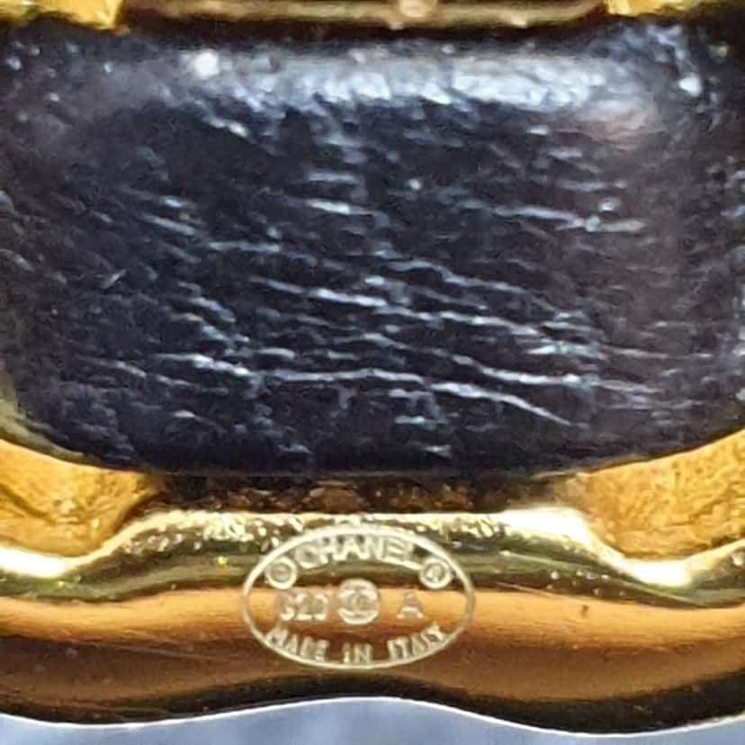 Chanel Chain Detail Bracelet Black Leather Very good condition - Model View