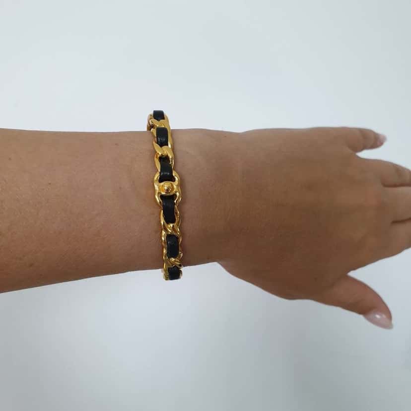 Chanel Chain Detail Bracelet Black Leather Very good condition - Box View