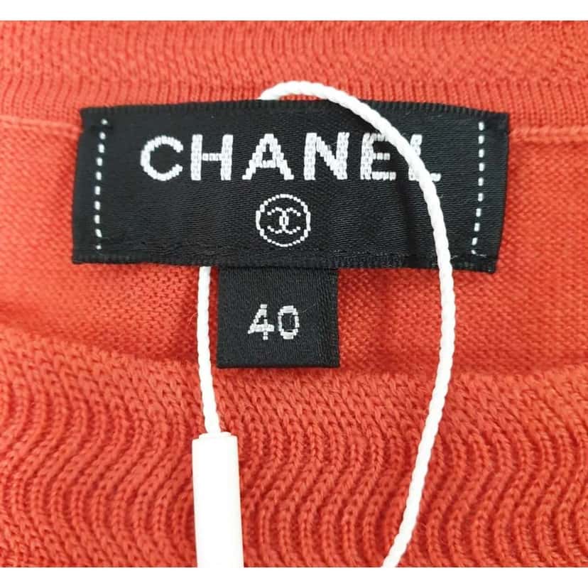 Chanel CC Buttons Jersey Top Red Cotton Never worn, with tag - Model View