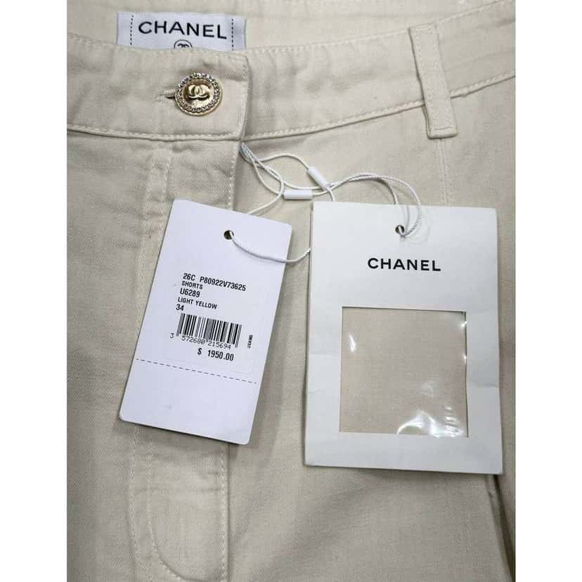 Chanel Shorts Beige Cotton Never worn, with tag - Inside View
