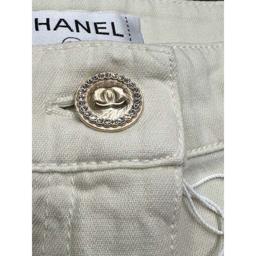 Chanel Shorts Beige Cotton Never worn, with tag - Model View