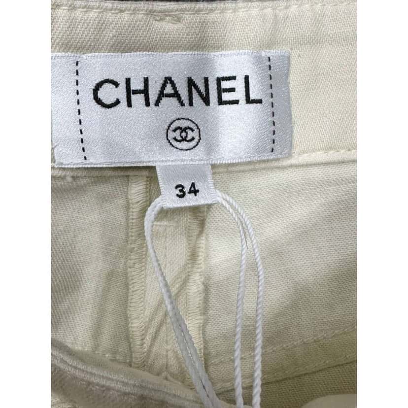 Chanel Shorts Beige Cotton Never worn, with tag - Box View