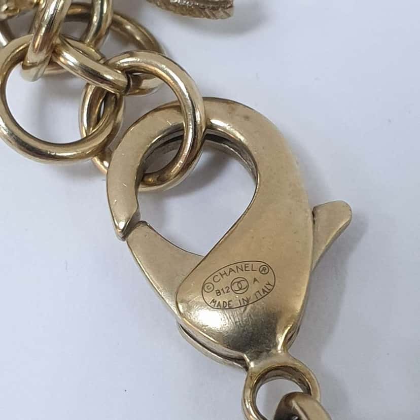 Chanel Gripoix Strass CC Pendant Necklace Black Lace Very good condition - Model View