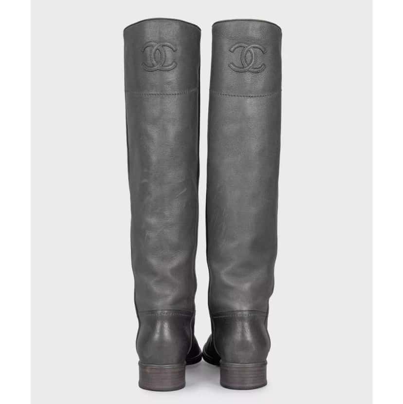 Chanel Knee High Boots Grey Leather Good condition - Model View