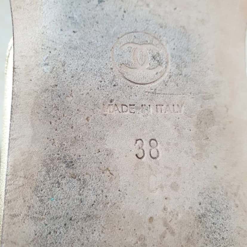 Chanel Gladiator Sandals Gold Leather Very good condition - Box View