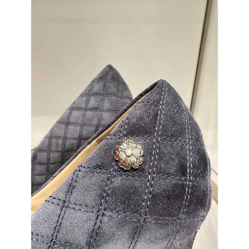 Chanel Quilted Cap Toe CC Pumps Grey Suede Very good condition - Inside View