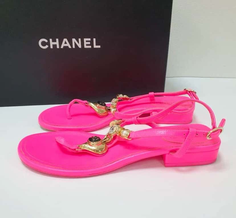 Chanel 2024 Hot Thong Sandals Pink Leather Very good condition - Back View