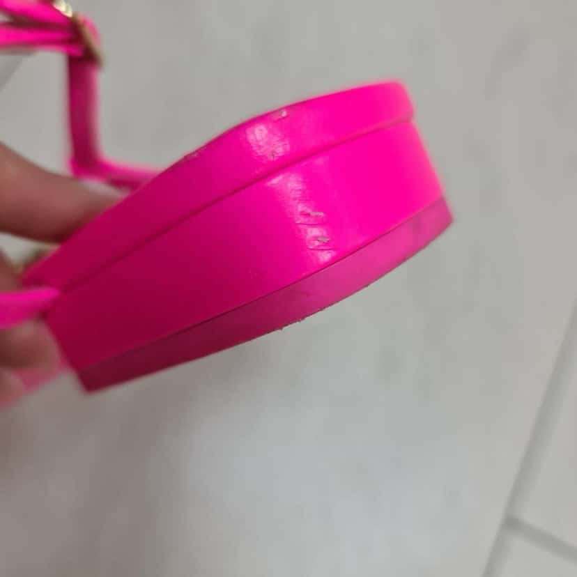 Chanel 2024 Hot Thong Sandals Pink Leather Very good condition - Box View