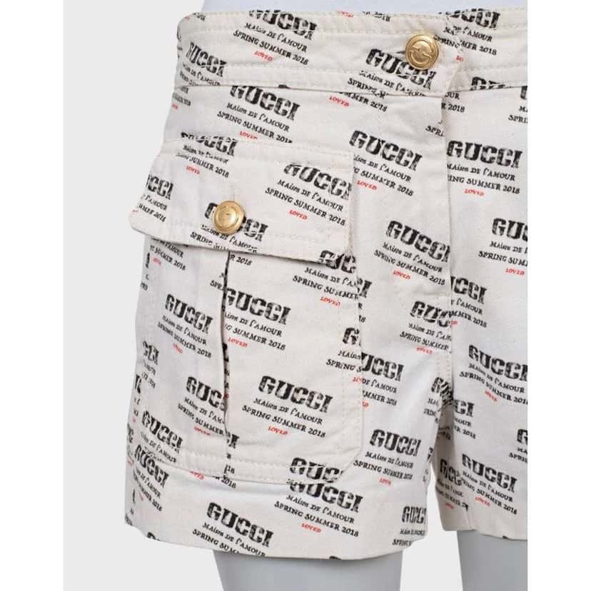 Gucci Signature Print Shorts Size W28 White Cotton Very good condition - Model View