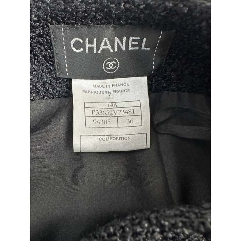 Chanel Embroidery Skirt Black Tweed Very good condition - Model View