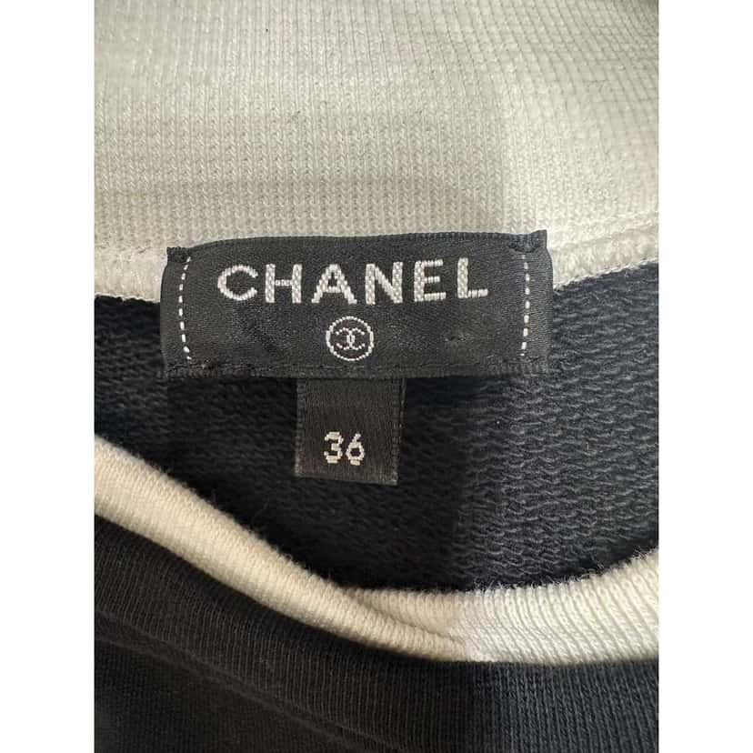 Chanel No.5 Print Tank 2021 Runway Black Cotton Very good condition - Model View