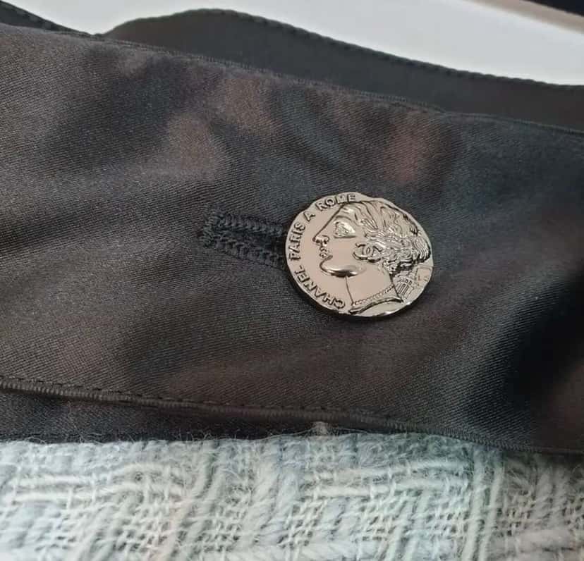 Chanel Wide Leg Jeans Pants Trousers Black Wool Very good condition - Model View