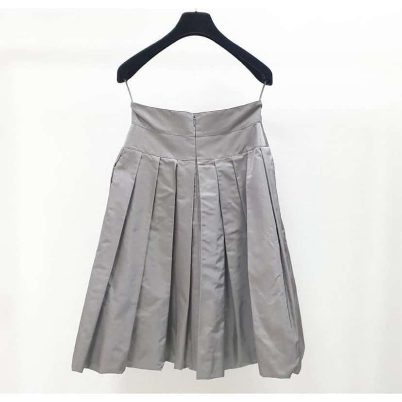 Chanel Knee Length Skirt Grey Silk Very good condition - Back View
